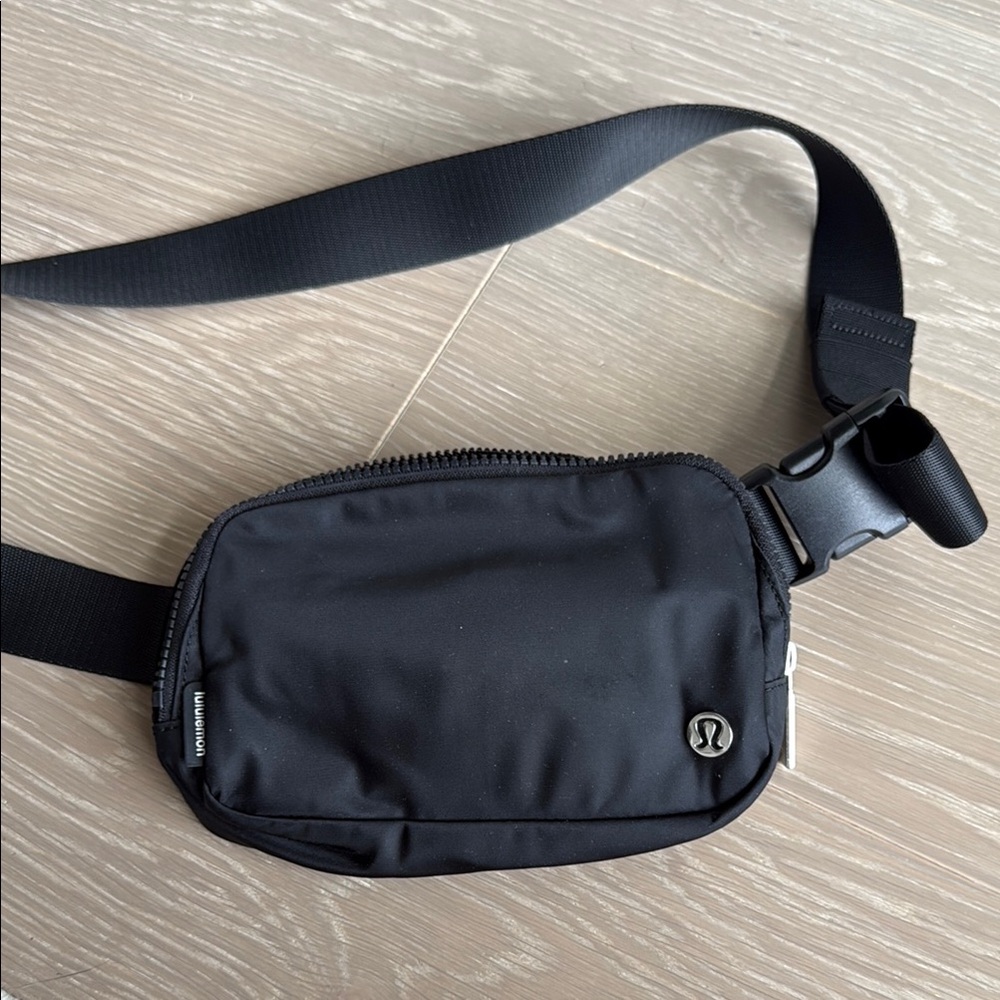 lululemon athletica everywhere belt bag 1L